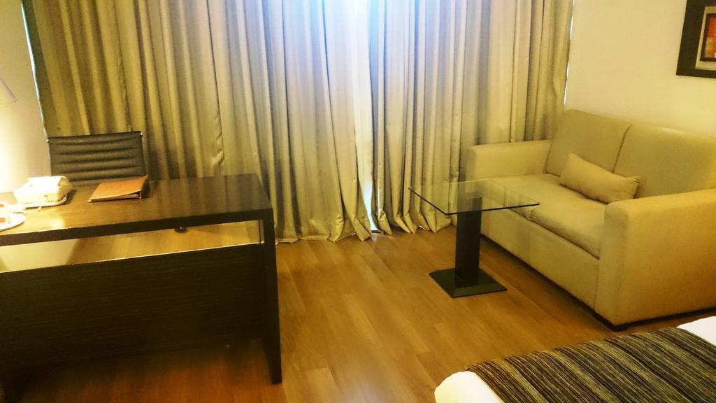 Ramada By Wyndham Navi Mumbai Exterior foto