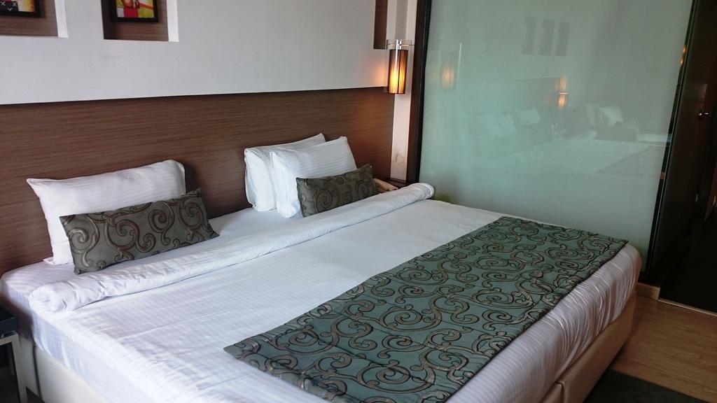 Ramada By Wyndham Navi Mumbai Exterior foto