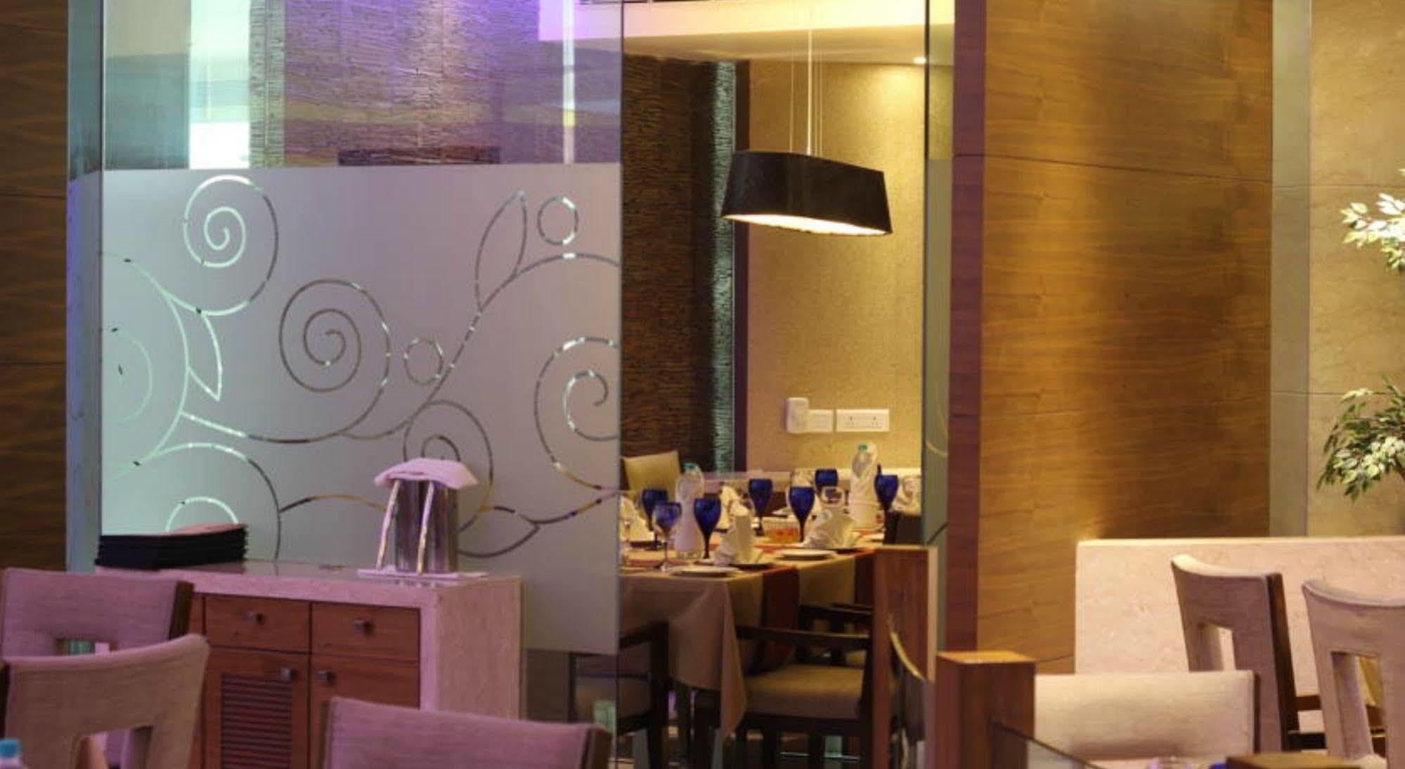 Ramada By Wyndham Navi Mumbai Exterior foto